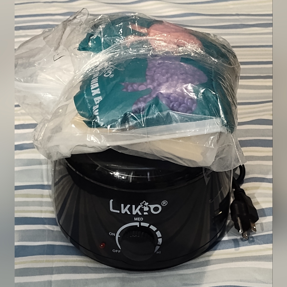 NWOT!! WAXING KIT
